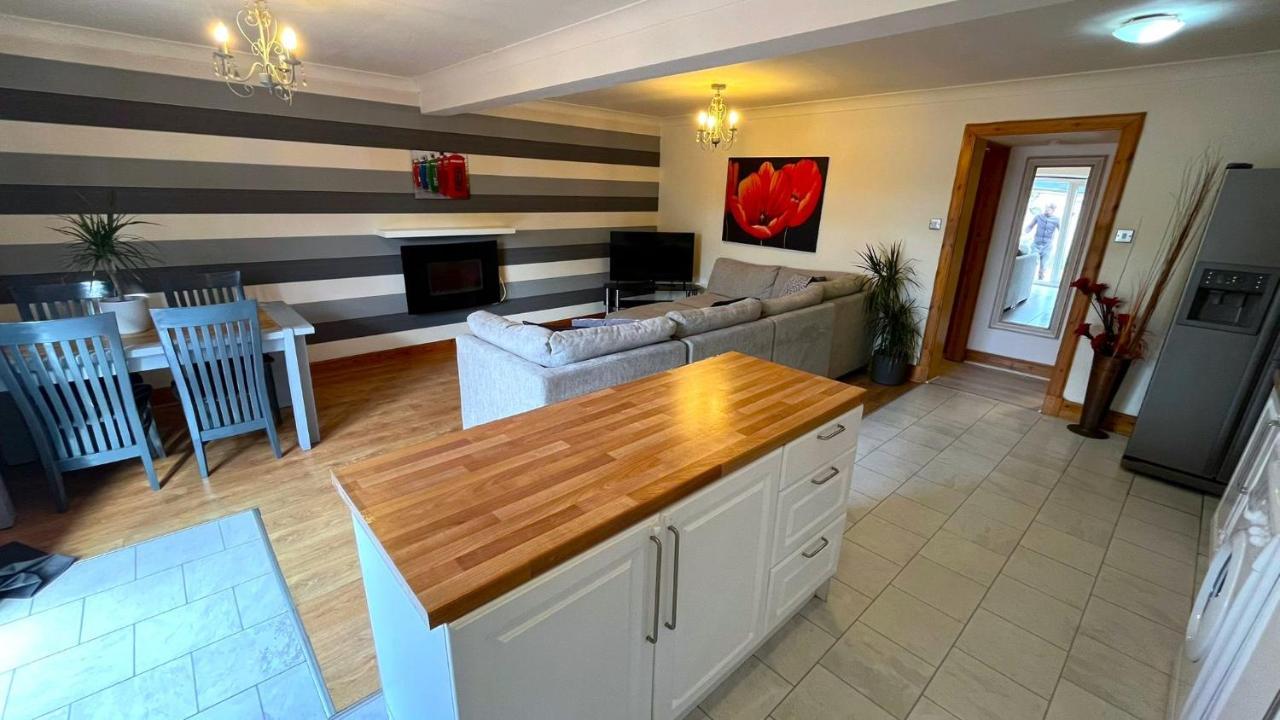 Elegant 2 Bedroom Chalet Единбург Екстериор снимка