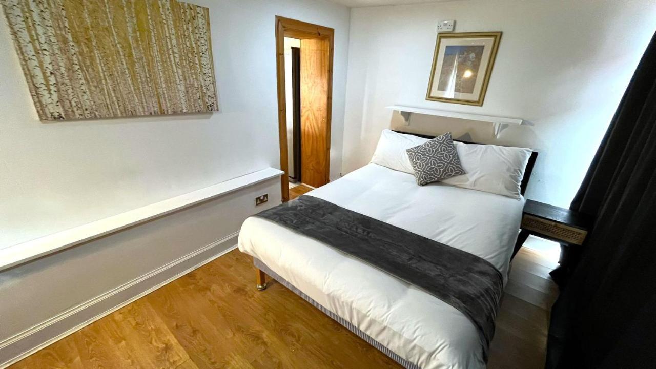 Elegant 2 Bedroom Chalet Единбург Екстериор снимка